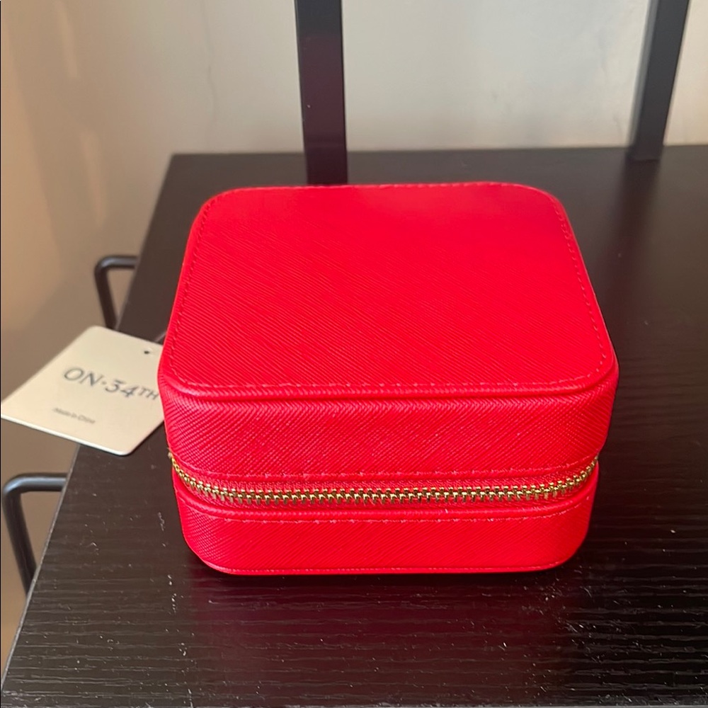 Compact Red Jewelry Case - Picture 4 of 6